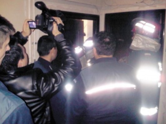 Pompierii, chemaţi să deblocheze o uşă: au descoperit un cadavru